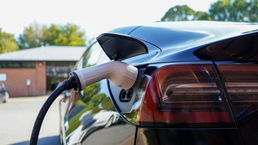 auto elettrica - vantaggi - camer petroleum lecce